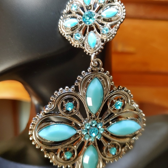 Earrings - Picture 2 of 4